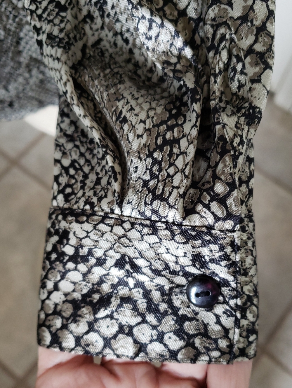 Vintage Notations Silky Snake Print Button Down Blouse Grey White Petite Small - Picture 10 of 15